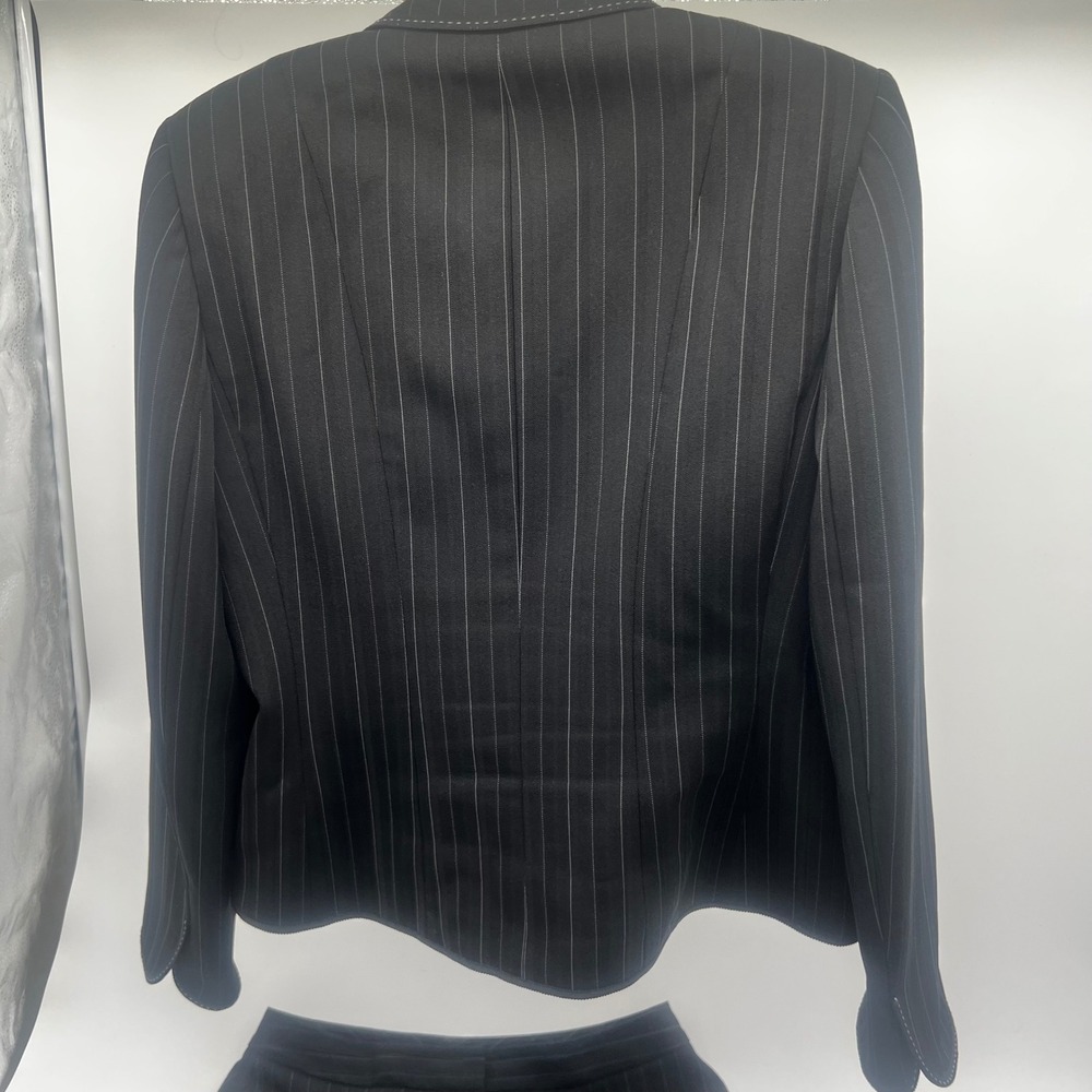 Tahari Arthur S Levine Mens Black Pinstripe Herringbone Pant Suit Blazer Size 8 - Picture 3 of 16